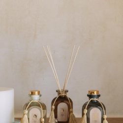 מגיע בחום, כחול אפור , ירקרק שקוף מקלות ריח